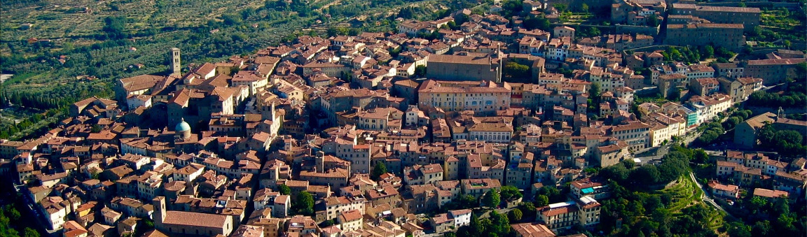 Foto panoramica di Cortona: dettaglio della cittadina vista dall’alto